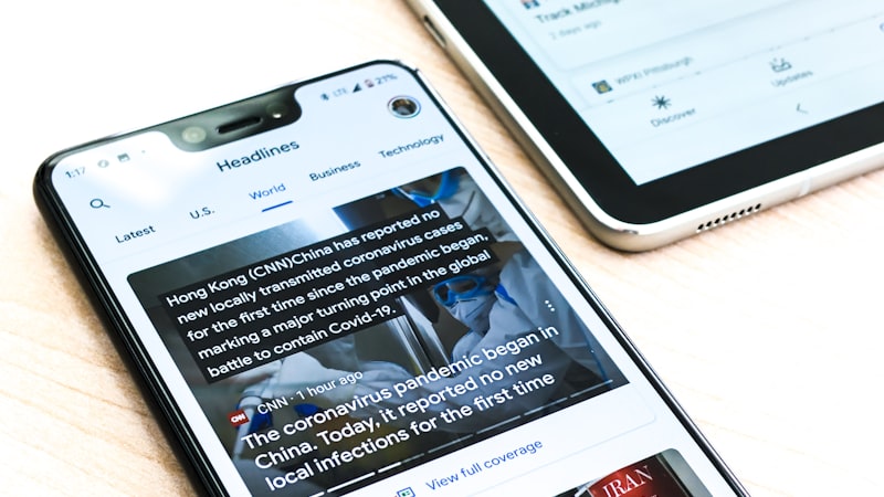 记者在新闻发布会现场进行体育新闻报道
